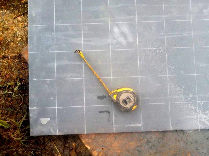 Marking slate paving into square edging setts