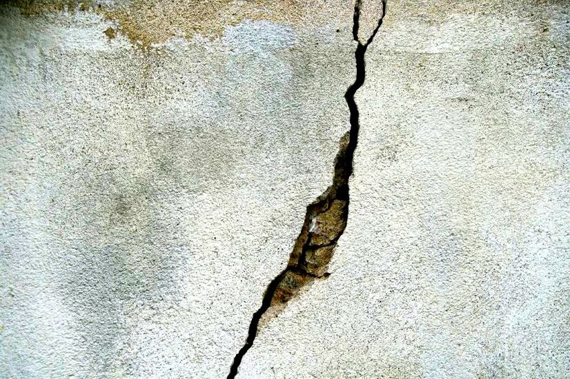 subsidence cracks
