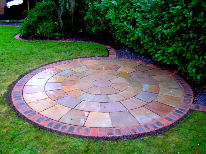 Circular brick border to sandstone circle kit