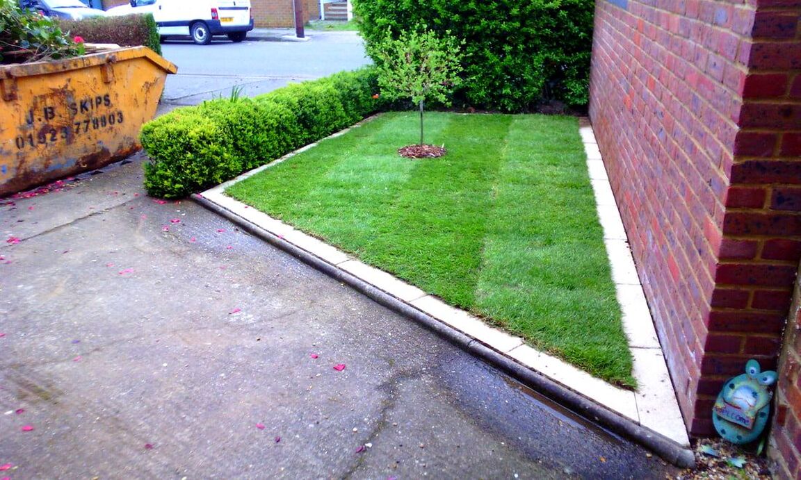 Contrasting lawn edging
