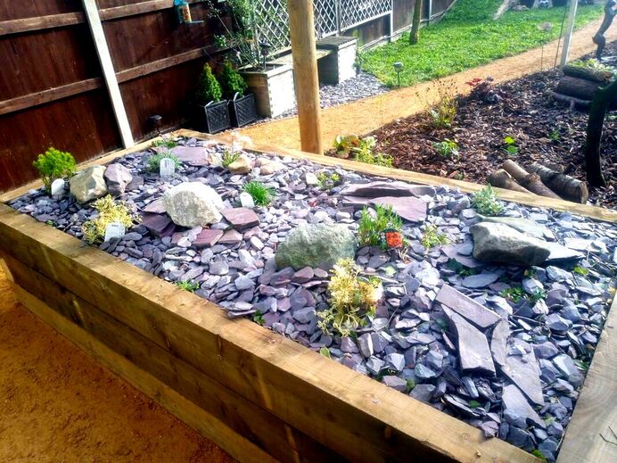 Completed alpine bed with slate chippings
